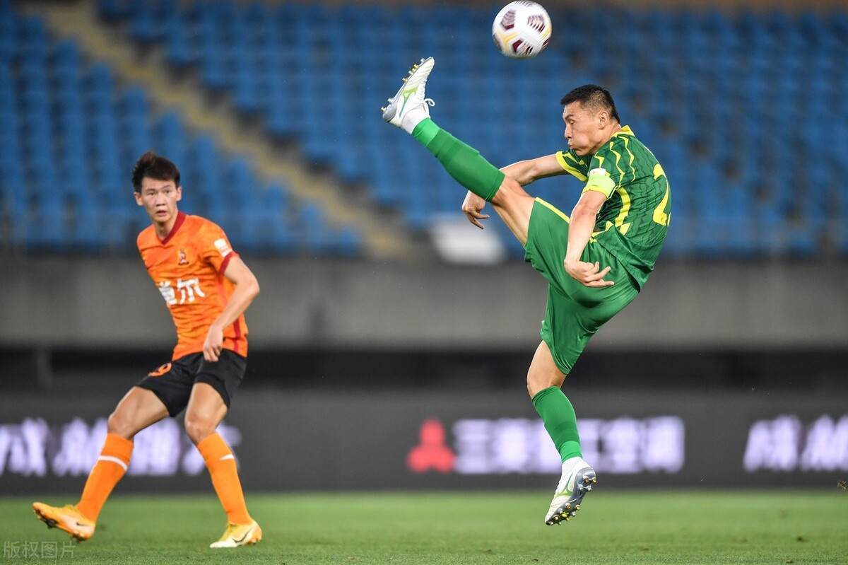 亚博体育-尤文图斯带队取胜！，穆古鲁扎重要时刻大比分获胜引发球迷热议-亚博体育