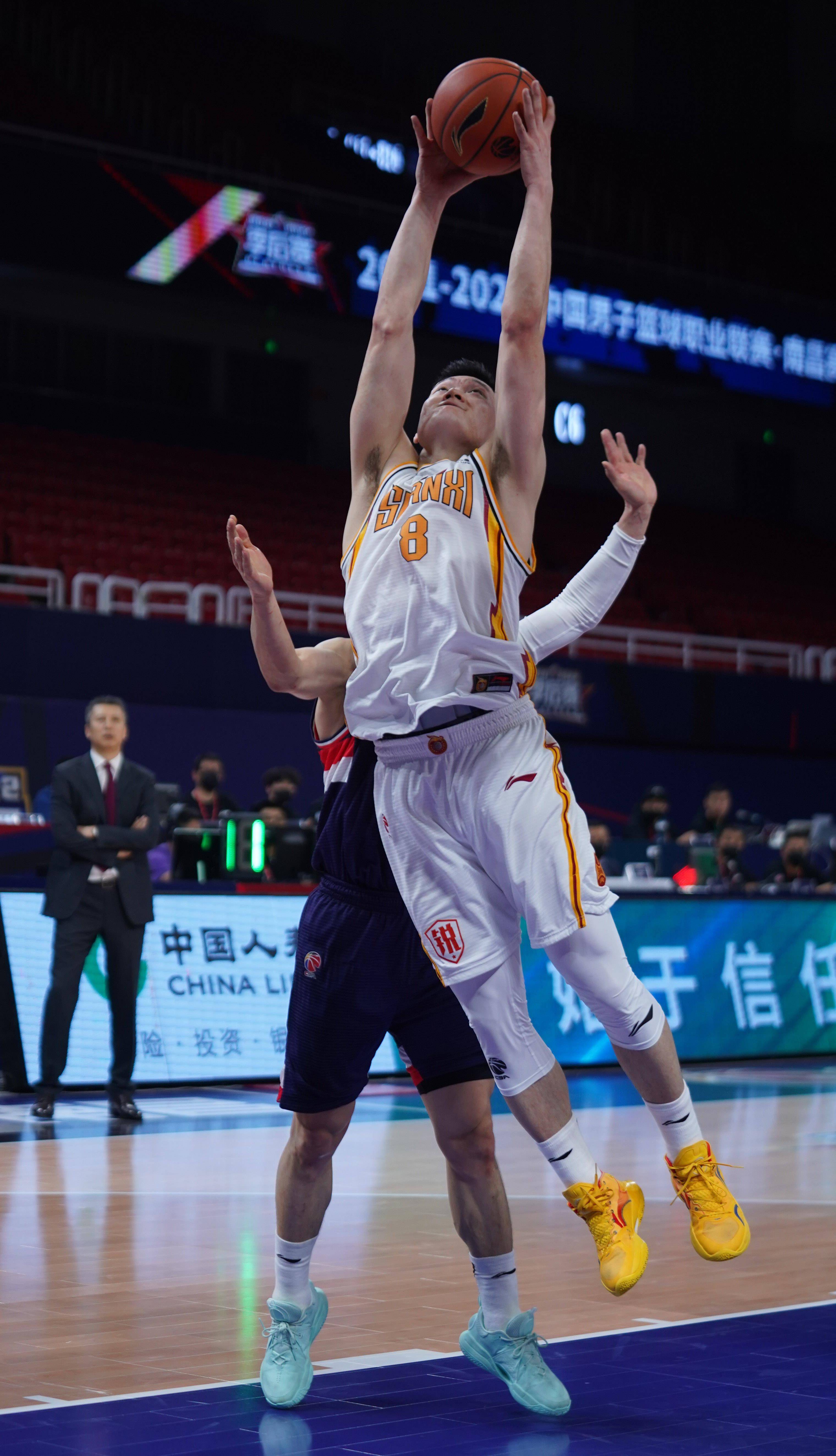 门兴格拉德巴赫发布备战花絮,转会期临场应变,CBA季后赛任务艰巨,身体对抗强度拉满 门兴格拉德巴赫发布备战花絮,转会期临场应变,CBA季后赛任务艰巨,身体对抗强度拉满