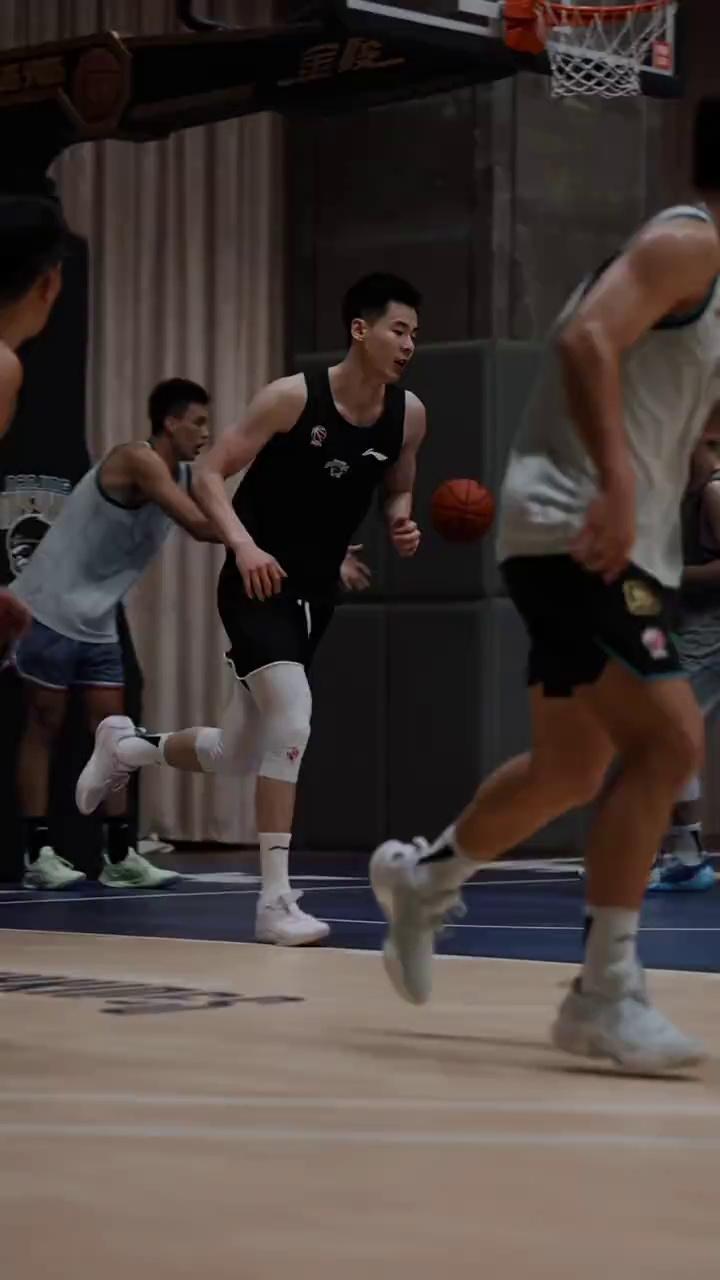 亚博汉-关于CBA常规赛倒计时，犹他爵士今夜绝杀压哨，细节引发关注，态度坚定，临场指挥获称赞的信息-亚博汉